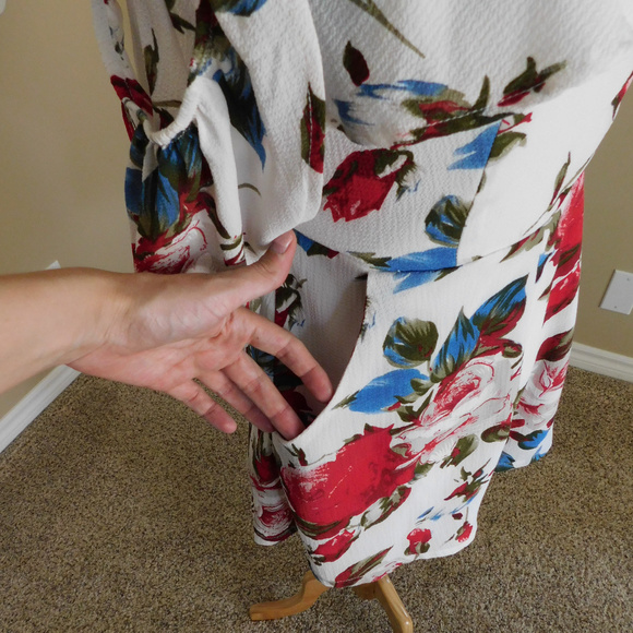 White Romper with Red Roses - Picture 3 of 8